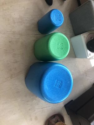 居間の家の装飾のための環境に優しい三本足の接続EPPの腰掛け